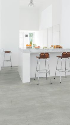 Виниловый пол Quick Step Ambient Click Plus AMCP40050 Бетон Теплый Серый