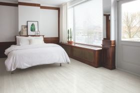 Виниловый пол Quick-Step Alpha Vinyl Medium Planks AVMP40204 Сосна Снежная