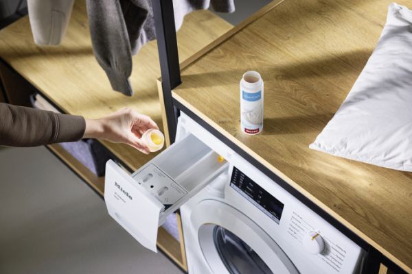 Засіб для прання речей з наповненням пуху Miele (250 мл)