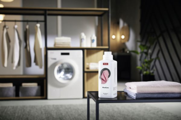 Засіб для прання делікатних тканин і виробів з вовни Miele Wool Care (1,5 л) - фото 2