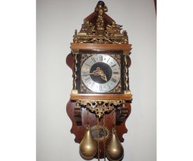 Антикварні настінні годинники ХХ століття