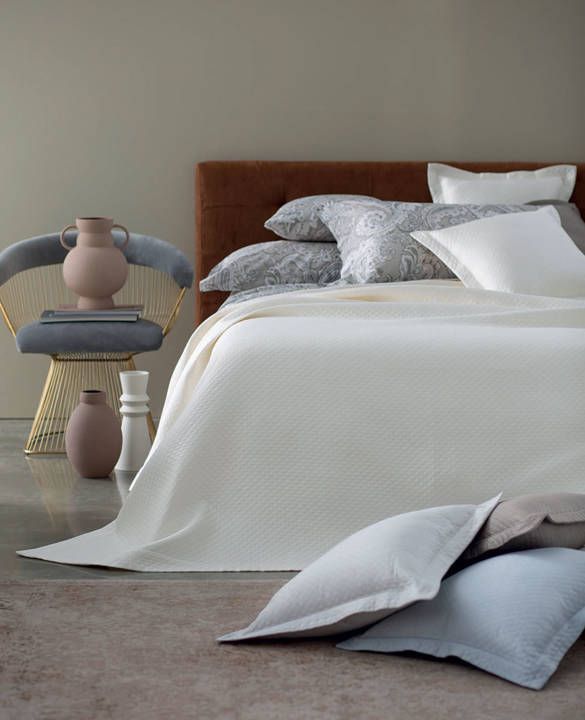 Декоративная подушка Duke 58x58 (Магнолия) Blumarine