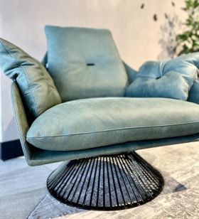 БЛИСК. Крісло з поворотним механізмом шкіра. DANDY GAMMA