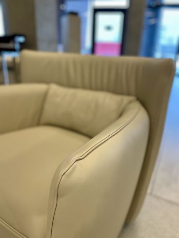 ТЮЛЬПАН. Крісло з поворотним механізмом шкіра, тк.ШАРМ (кол.66) DANDY GAMMA