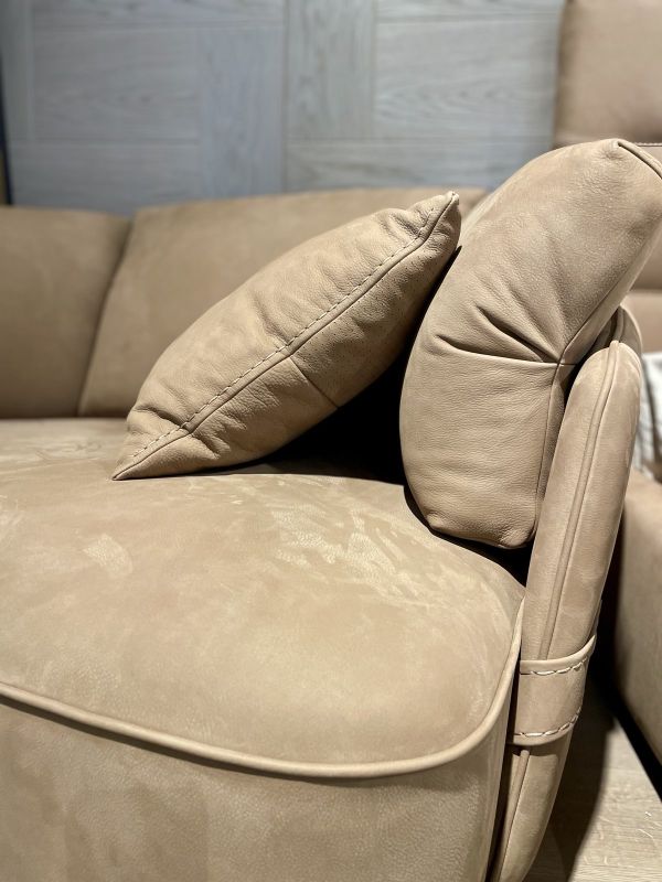 ВЕРОНІКА. Крісло з поворотним механізмом шкіра. DANDY GAMMA