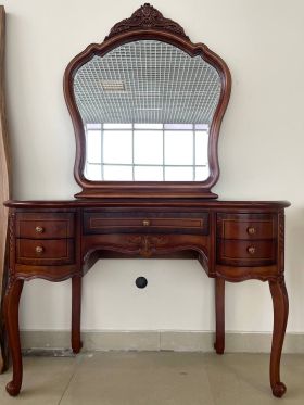 Комод у спальню кімнату