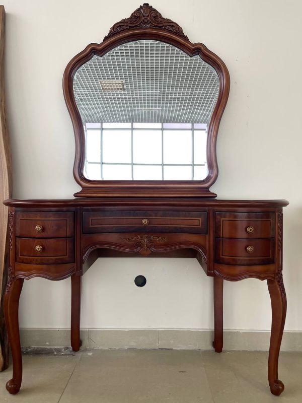 Комод у спальню кімнату