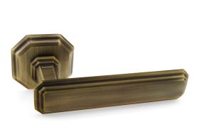Дверная ручка Forme Themis 217R B02 бронза матовая