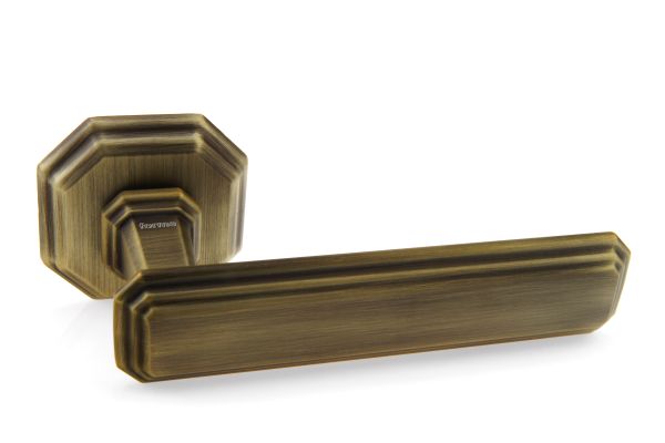 Дверная ручка Forme Themis 217R B02 бронза матовая