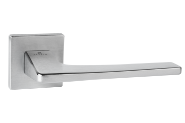 Дверная ручка ILAVIO 2846 на квадратной розетке, хром матовый