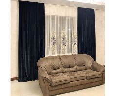 Класична оксамитова композиція в вітальню